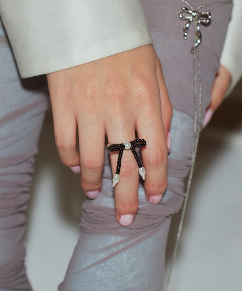 ANU（アヌ）の「ribbon beads ring - リボンビーズリング（リング・レディース・ブラック/ホワイト・FREE）」の15枚目の写真
