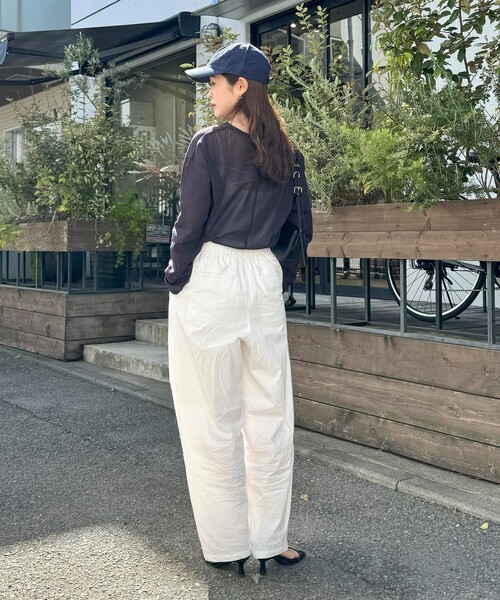 fredy emue(フレディエミュ)の「コットンチュールルーズロンT(Tシャツ/カットソー・レディース・オフホワイト/ダークネイビー/ライトグレー・38)」の18枚目の写真