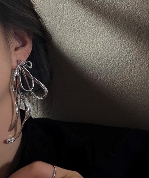 LA VORAGINE(ラ ヴォラジネ)の「蝶々リボンピアス(ピアス(両耳用)・レディース・シルバー・FREE)」の6枚目の写真