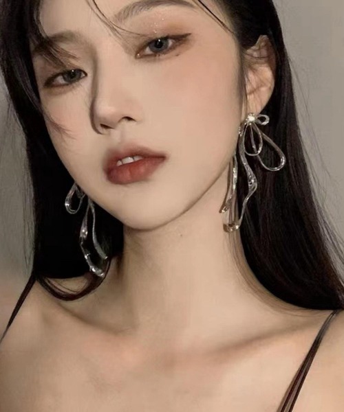 LA VORAGINE(ラ ヴォラジネ)の「蝶々リボンピアス(ピアス(両耳用)・レディース・シルバー・FREE)」の17枚目の写真