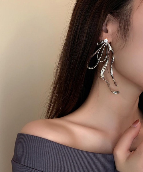 LA VORAGINE(ラ ヴォラジネ)の「蝶々リボンピアス(ピアス(両耳用)・レディース・シルバー・FREE)」の18枚目の写真