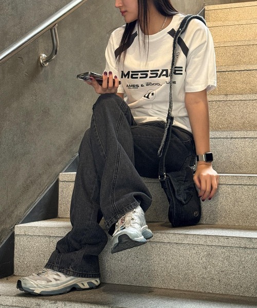 AMESWORLDWIDE（アメスワールドワイド）の「【UNISEX】AMES WORLDWIDE／メッセージラグラン T  2111570（Tシャツ/カットソー・レディース・ブラック/ホワイト/グレー・MEDIUM/LARGE/SMALL）」の5枚目の写真