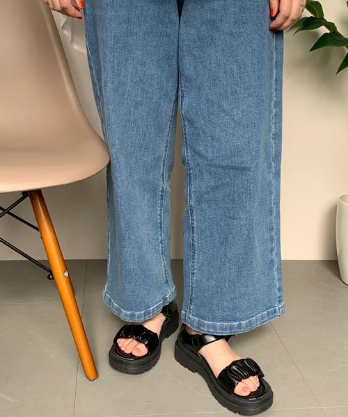 CRB（シーアールビー）の「ギャザーストラップサンダル（サンダル・レディース・アイボリー/ブラック・37/39）」の5枚目の写真
