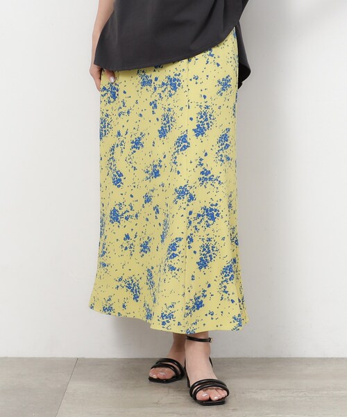 OPAQUE.CLIP（オペークドットクリップ）の「◆フラワープリント ナローフレアスカート【洗濯機洗い可/イージーケア】（スカート・レディース・イエロー系/ホワイト系3・40/38/42）」の7枚目の写真