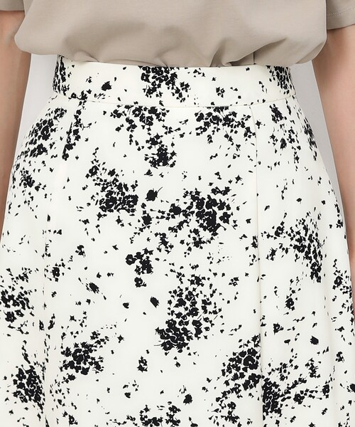 OPAQUE.CLIP（オペークドットクリップ）の「◆フラワープリント ナローフレアスカート【洗濯機洗い可/イージーケア】（スカート・レディース・イエロー系/ホワイト系3・40/38/42）」の14枚目の写真