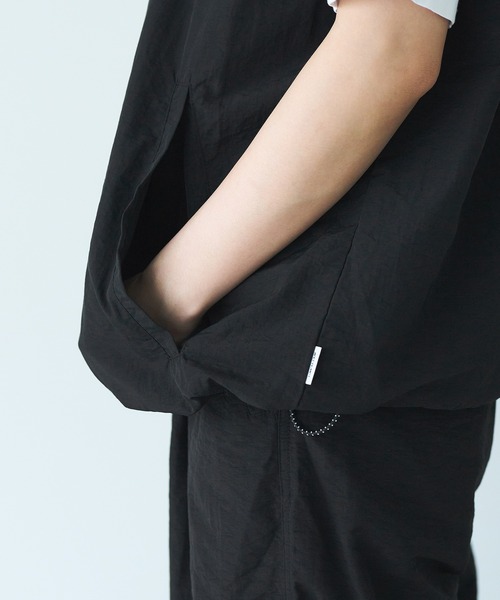 WETTEMPT（ウィテンプト）の「STAND NECK NYLON VEST / スタンドネックナイロンベスト（ベスト・メンズ・カーキ/ブラック/チャコールグレー/ネイビー・LARGE/SMALL/MEDIUM）」の15枚目の写真