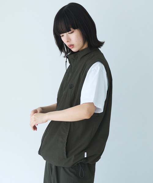 WETTEMPT（ウィテンプト）の「STAND NECK NYLON VEST / スタンドネックナイロンベスト（ベスト・メンズ・カーキ/ブラック/チャコールグレー/ネイビー・LARGE/SMALL/MEDIUM）」の21枚目の写真