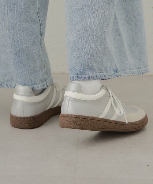 Chico（チコ）の「配色レザースニーカー（スニーカー・レディース・ホワイト/ブラック/シルバー・SMALL/MEDIUM/LARGE）」の5枚目の写真