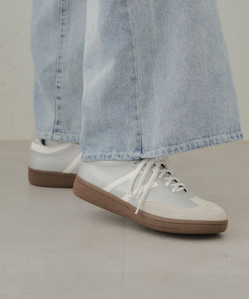 Chico（チコ）の「配色レザースニーカー（スニーカー・レディース・ホワイト/ブラック/シルバー・SMALL/MEDIUM/LARGE）」の4枚目の写真