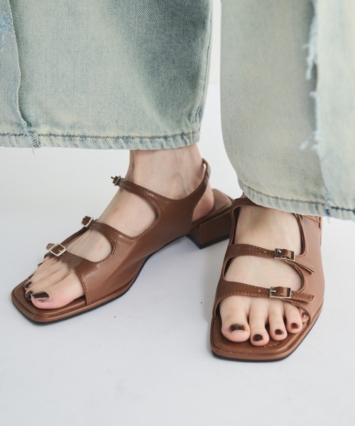 MERLOT(メルロー)の「スクエアトゥトリプルベルトサンダル(サンダル・レディース・ブラウン/ブラック・SMALL/MEDIUM/LARGE)」の3枚目の写真