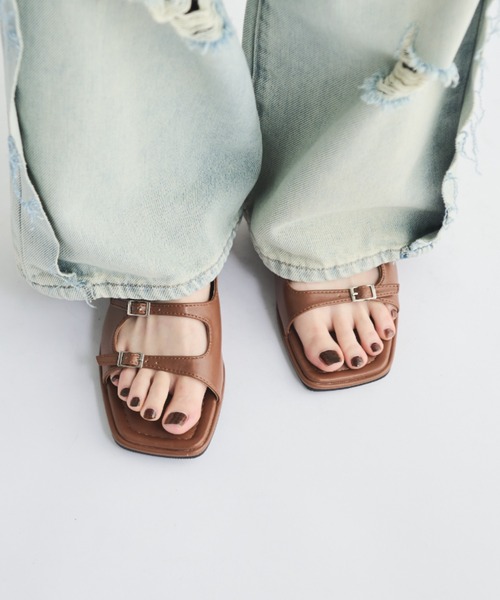 MERLOT(メルロー)の「スクエアトゥトリプルベルトサンダル(サンダル・レディース・ブラウン/ブラック・SMALL/MEDIUM/LARGE)」の5枚目の写真