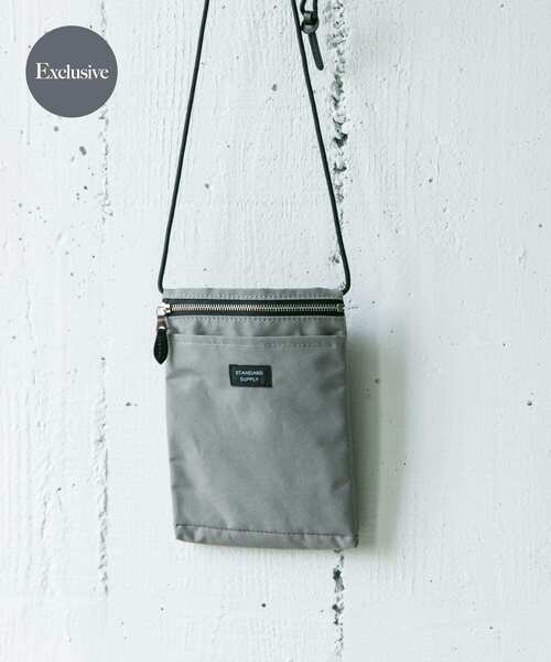 STANDARD SUPPLY(スタンダードサプライ)の「『別注』STANDARD SUPPLY×DOORS SLING PURSE M/L(ショルダーバッグ・メンズ・ダークグレー/ブルー/ネイビー/グリーン/レッド/ブラック/グレー/ライトブラウン/ゴールド/パープル/ベージュ・ONE)」の3枚目の写真