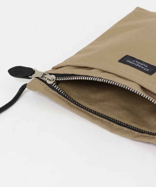 STANDARD SUPPLY(スタンダードサプライ)の「『別注』STANDARD SUPPLY×DOORS SLING PURSE M/L(ショルダーバッグ・メンズ・ダークグレー/ブルー/ネイビー/グリーン/レッド/ブラック/グレー/ライトブラウン/ゴールド/パープル/ベージュ・ONE)」の21枚目の写真