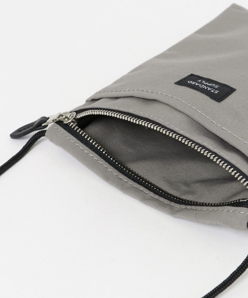 STANDARD SUPPLY(スタンダードサプライ)の「『別注』STANDARD SUPPLY×DOORS SLING PURSE M/L(ショルダーバッグ・メンズ・ダークグレー/ブルー/ネイビー/グリーン/レッド/ブラック/グレー/ライトブラウン/ゴールド/パープル/ベージュ・ONE)」の15枚目の写真
