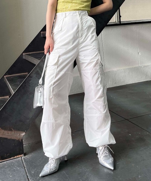 SPIRALGIRL（スパイラルガール）の「ポケットデザインカーゴパンツ（カーゴパンツ・レディース・ブラック/ブルー/ホワイト・FREE）」の2枚目の写真