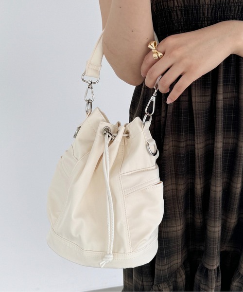 Heather(ヘザー)の「2WAYナイロンBAG 135881(ショルダーバッグ・レディース・ブラック/アイボリー・ONE SIZE)」の1枚目の写真