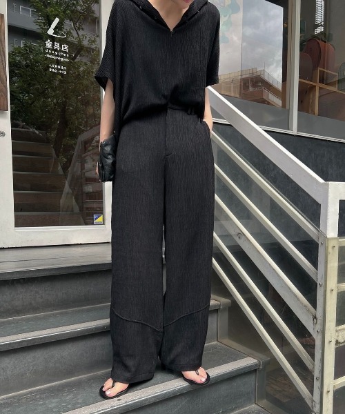 WILLFULLY（ウィルフリー）の「unevenness diagonal line wide cocoon PT（その他パンツ・レディース・ライトホワイト/ブラック・FREE）」の2枚目の写真