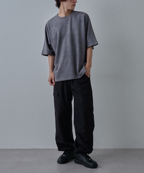 COLONY 2139(コロニートゥーワンスリーナイン)の「シンセティックスエードドルマンビッグT(Tシャツ/カットソー・メンズ・アイボリー/チャコールグレー/ブラック・MEDIUM/LARGE)」の4枚目の写真