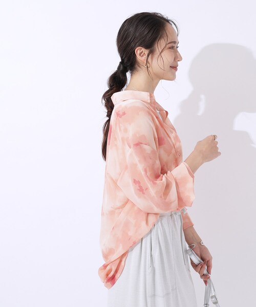 Cutie Blonde（キューティーブロンド）の「◆【洗える】大人の雰囲気を放つ　ぼかし柄シアーシャツ（シャツ/ブラウス・レディース・ベージュ系/ピンク系5/ブラック系・02/03/04）」の9枚目の写真