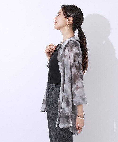 Cutie Blonde（キューティーブロンド）の「◆【洗える】大人の雰囲気を放つ　ぼかし柄シアーシャツ（シャツ/ブラウス・レディース・ベージュ系/ピンク系5/ブラック系・02/03/04）」の13枚目の写真