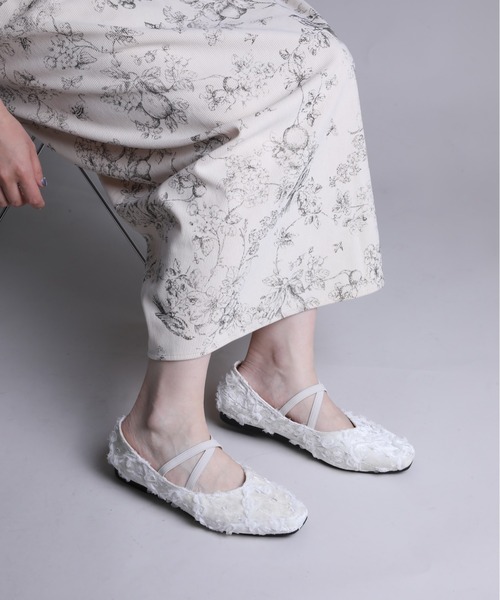 shoes365(シューズスリーシックスファイヴ)の「【shoes365】立体花デザインのパンプス(パンプス・レディース・オフホワイト/ブラック/ブラウン/グリーン・22.5cm/23.0cm/23.5cm/24.0cm/24.5cm)」の17枚目の写真