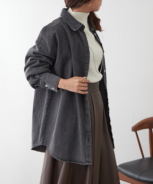 continuer de NICE CLAUP(コンティニューデナイスクラップ)の「【秋の定番アイテム】デニムシャツ(シャツ/ブラウス・レディース・ケミカルウォッシュ/ブラック・FREE)」の16枚目の写真