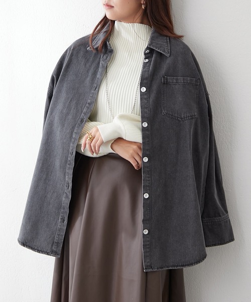 continuer de NICE CLAUP(コンティニューデナイスクラップ)の「【秋の定番アイテム】デニムシャツ(シャツ/ブラウス・レディース・ケミカルウォッシュ/ブラック・FREE)」の17枚目の写真