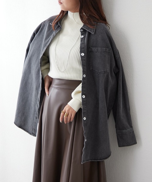 continuer de NICE CLAUP(コンティニューデナイスクラップ)の「【秋の定番アイテム】デニムシャツ(シャツ/ブラウス・レディース・ケミカルウォッシュ/ブラック・FREE)」の18枚目の写真