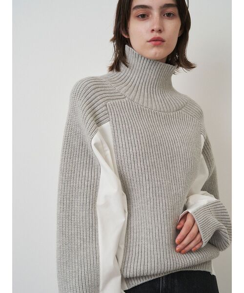 ELENDEEK（エレンディーク）の「マテリアルドッキングニット（ニット/セーター・レディース・ライトグレー/グレー/ブラック・FREE）」の2枚目の写真