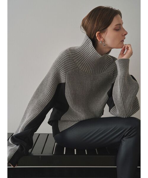 ELENDEEK（エレンディーク）の「マテリアルドッキングニット（ニット/セーター・レディース・ライトグレー/グレー/ブラック・FREE）」の4枚目の写真