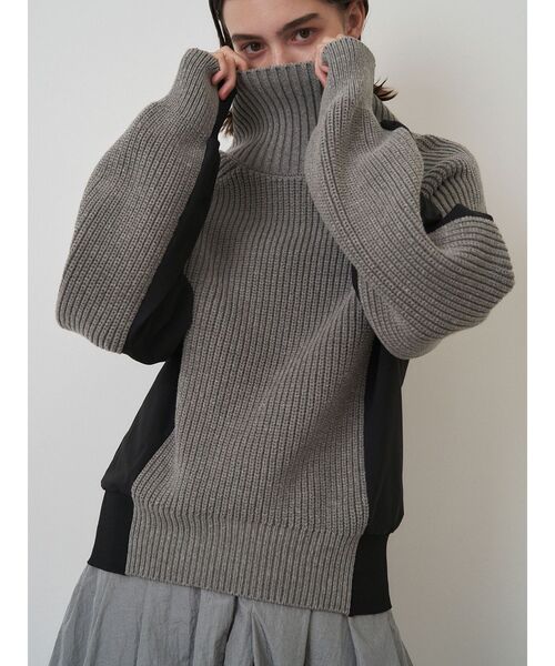 ELENDEEK（エレンディーク）の「マテリアルドッキングニット（ニット/セーター・レディース・ライトグレー/グレー/ブラック・FREE）」の10枚目の写真