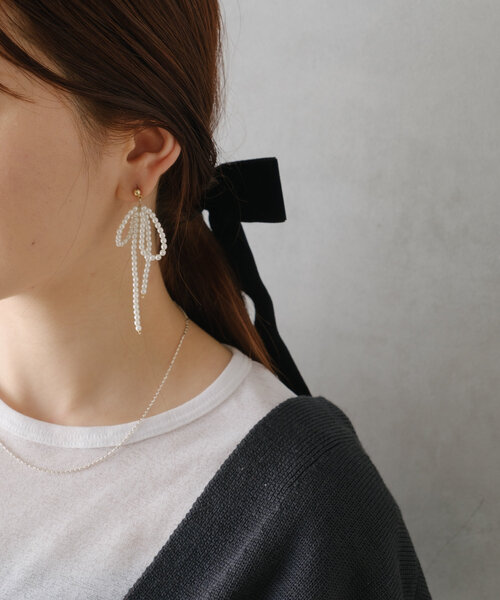 Actually(アクチュアリー)の「Ribbon Pearl Pierce(ピアス(両耳用)・レディース・ホワイト・フリー)」の6枚目の写真