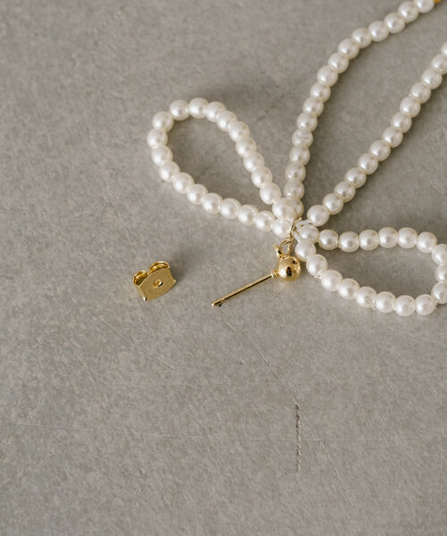 Actually(アクチュアリー)の「Ribbon Pearl Pierce(ピアス(両耳用)・レディース・ホワイト・フリー)」の9枚目の写真