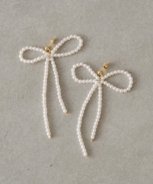 Actually(アクチュアリー)の「Ribbon Pearl Pierce(ピアス(両耳用)・レディース・ホワイト・フリー)」の1枚目の写真