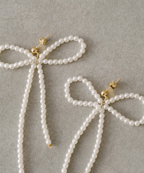 Actually(アクチュアリー)の「Ribbon Pearl Pierce(ピアス(両耳用)・レディース・ホワイト・フリー)」の4枚目の写真