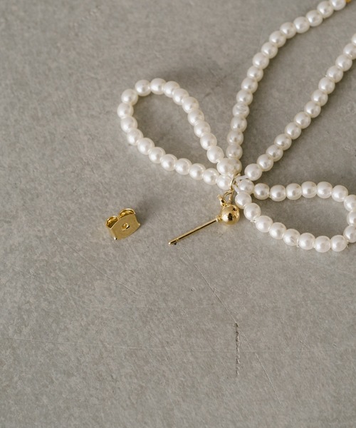 Actually(アクチュアリー)の「Ribbon Pearl Pierce(ピアス(両耳用)・レディース・ホワイト・フリー)」の5枚目の写真