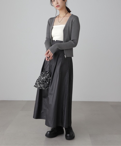 FREE'S MART(フリーズマート)の「◇フロントジップリブVネックニット(ニット/セーター・レディース・カーキ/グレー/ホワイト/ピンク・FREE)」の5枚目の写真