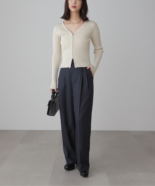 FREE'S MART(フリーズマート)の「◇フロントジップリブVネックニット(ニット/セーター・レディース・カーキ/グレー/ホワイト/ピンク・FREE)」の18枚目の写真