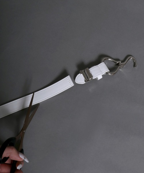 SITRY(シトリー)の「Hook Buckle Belt/フックバックル 25mm シンセティックレザーベルト(ベルト・メンズ・ホワイト/ブラック/ダークブラウン・FREE)」の10枚目の写真