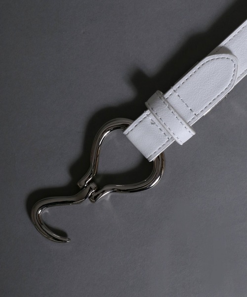 SITRY(シトリー)の「Hook Buckle Belt/フックバックル 25mm シンセティックレザーベルト(ベルト・メンズ・ホワイト/ブラック/ダークブラウン・FREE)」の6枚目の写真