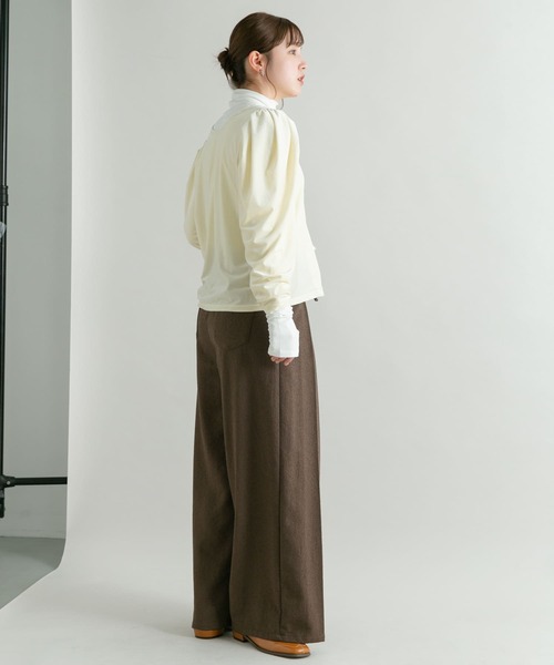 KBF（ケイビーエフ）の「パフスリーブ2WAYベロアトップス（Tシャツ/カットソー・レディース・ダークブラウン/アイボリー/ブラック・ONE）」の17枚目の写真