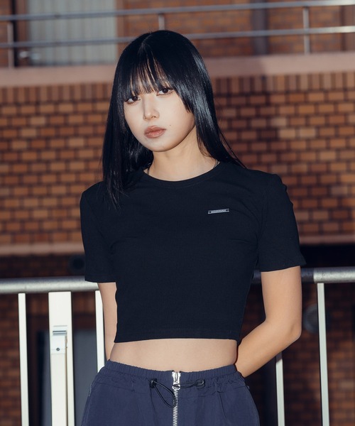 Subciety(サブサエティ)の「Brass logo rib tops【WOMEN】(Tシャツ/カットソー・レディース・ホワイト/ブラック・SMALL/MEDIUM)」の4枚目の写真