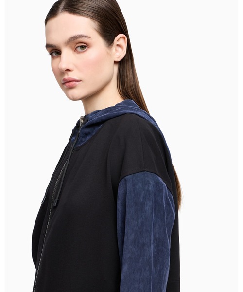 EMPORIO ARMANI(エンポリオアルマーニ)の「【エンポリオ アルマーニ】フード付きジップアップブルゾン インターロックジャージー(ブルゾン・レディース・ブラック/ピンク・36/38/40/42)」の4枚目の写真