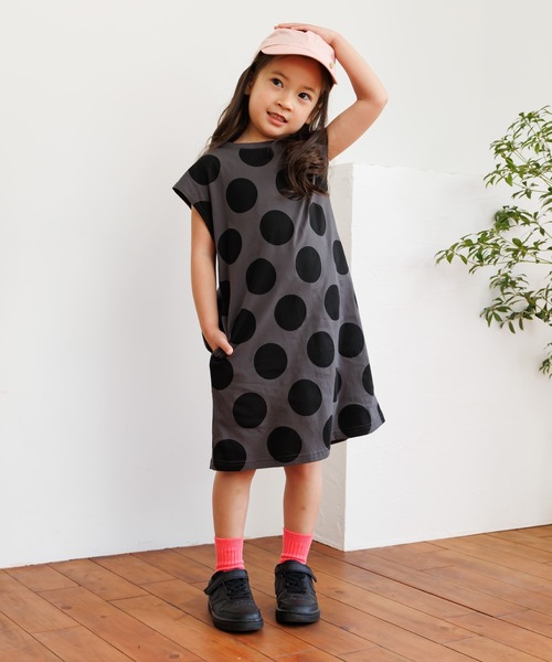 MAKE YOUR DAY（メイクユアデイ）の「ドット総柄ワンピース■80～140cm（ワンピース・キッズ・オリーブ/チャコールグレー/オフホワイト・80/90/100/110/120/130/140）」の8枚目の写真