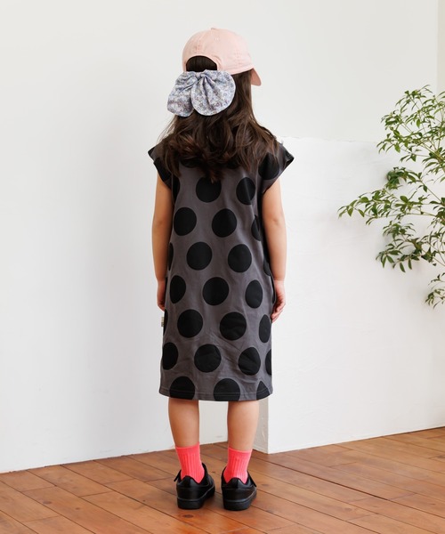 MAKE YOUR DAY（メイクユアデイ）の「ドット総柄ワンピース■80～140cm（ワンピース・キッズ・オリーブ/チャコールグレー/オフホワイト・80/90/100/110/120/130/140）」の9枚目の写真
