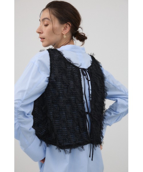 crie conforto（クリーコンフォルト）の「前後2WAYリボンフリンジベスト　秋服 / 冬服 / レイヤード（ベスト・レディース・ブラック/アイボリー・FREE）」の4枚目の写真