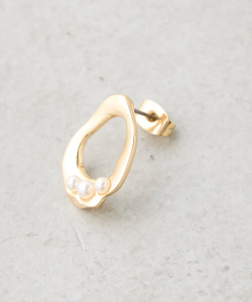 Jena espace merveilleux(ジェナ エスパスメルヴェイユ)の「3粒パールオーバルピアス(ピアス(両耳用)・レディース・シルバー/ゴールド・FREE)」の6枚目の写真