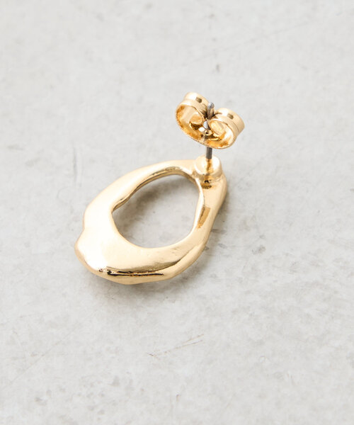 Jena espace merveilleux(ジェナ エスパスメルヴェイユ)の「3粒パールオーバルピアス(ピアス(両耳用)・レディース・シルバー/ゴールド・FREE)」の7枚目の写真