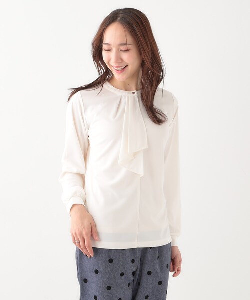 DRESKIP（ドレスキップ）の「【洗える/S-LL/洗濯後しわになりにくい】ブラウス見えボウタイ風トップス（Tシャツ/カットソー・レディース・オフホワイト/ライトグリーン/ベージュ・04/01/02/03）」の4枚目の写真