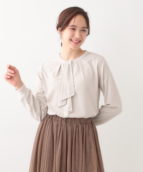 DRESKIP（ドレスキップ）の「【洗える/S-LL/洗濯後しわになりにくい】ブラウス見えボウタイ風トップス（Tシャツ/カットソー・レディース・オフホワイト/ライトグリーン/ベージュ・04/01/02/03）」の12枚目の写真